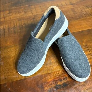 Dr. Scholl's Gray Slip-On Flats